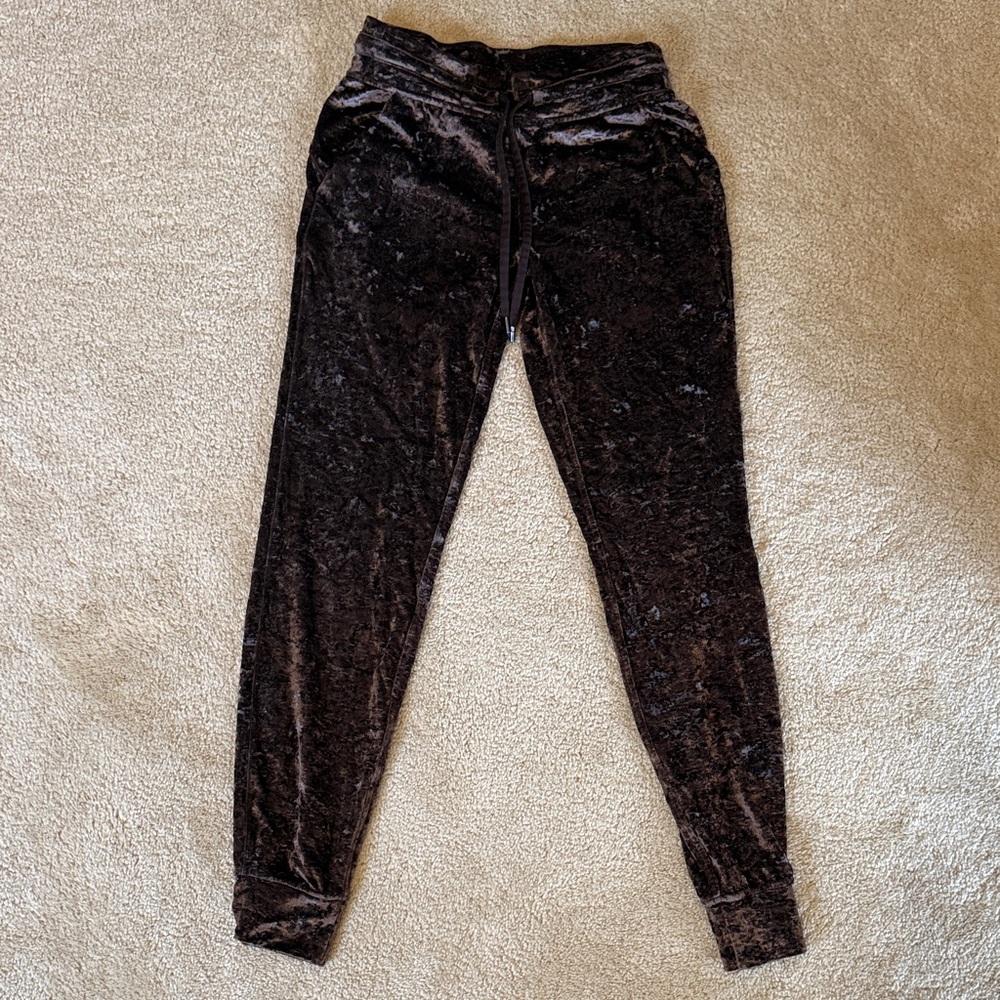 Lululemon Athletica Crushed Velvet/Velour Joggers in Rich Brown